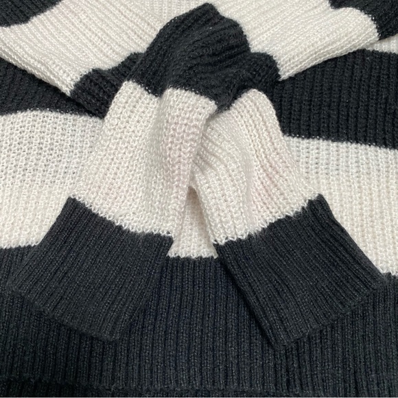 American Eagle Black and White Rugby Sweater - Picture 10 of 12